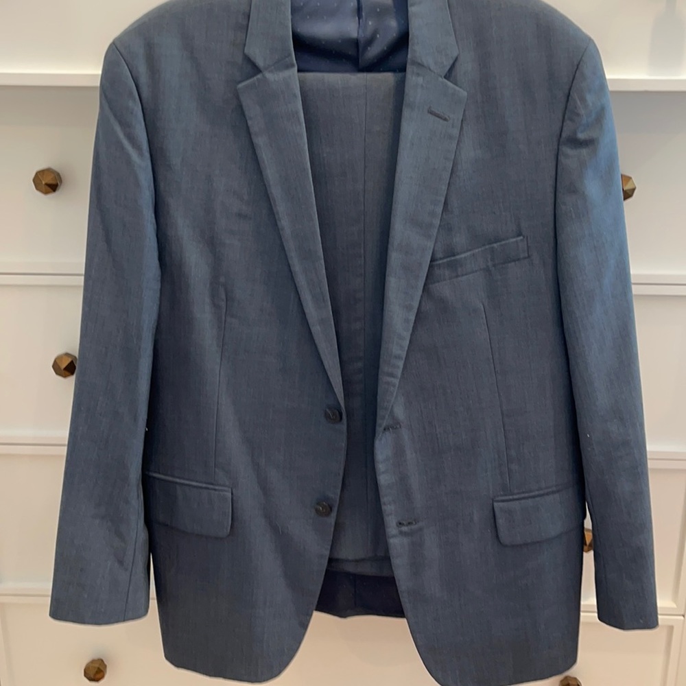 Alfani Men suit 44R 38/32